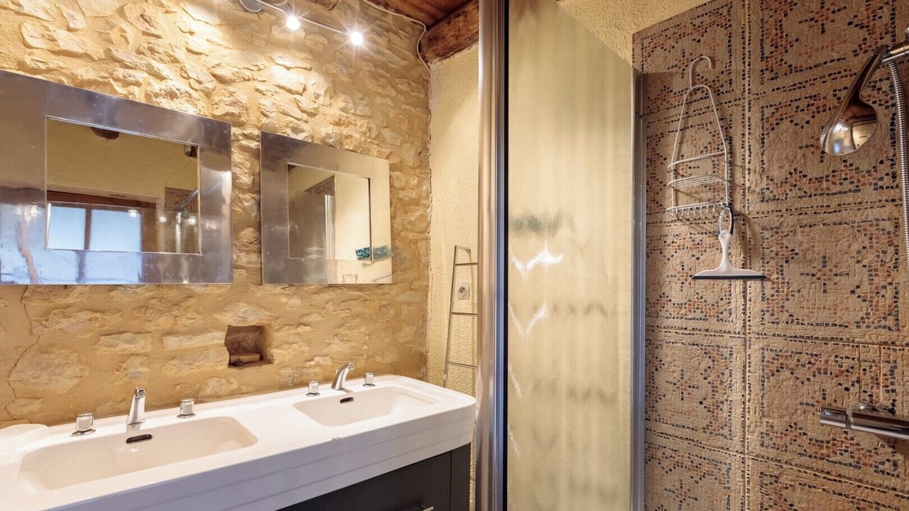 Photo of Bathroom in Saint-Aubin-de-Nabirat