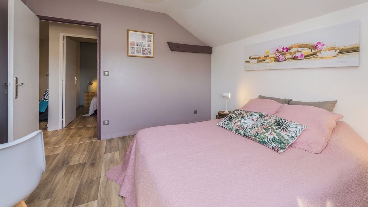 Photo of Bedroom in Saint-Pantaleon-de-Larche