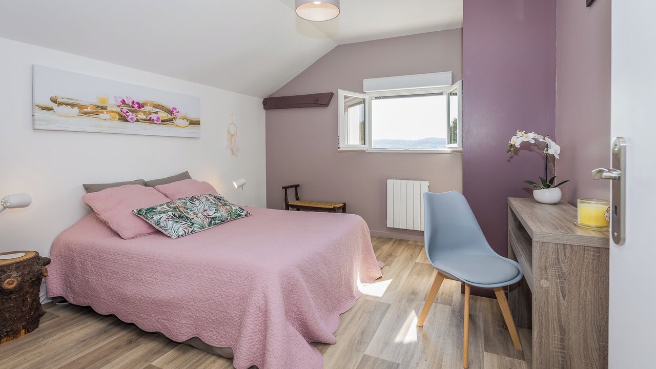 Photo of Bedroom in Saint-Pantaleon-de-Larche