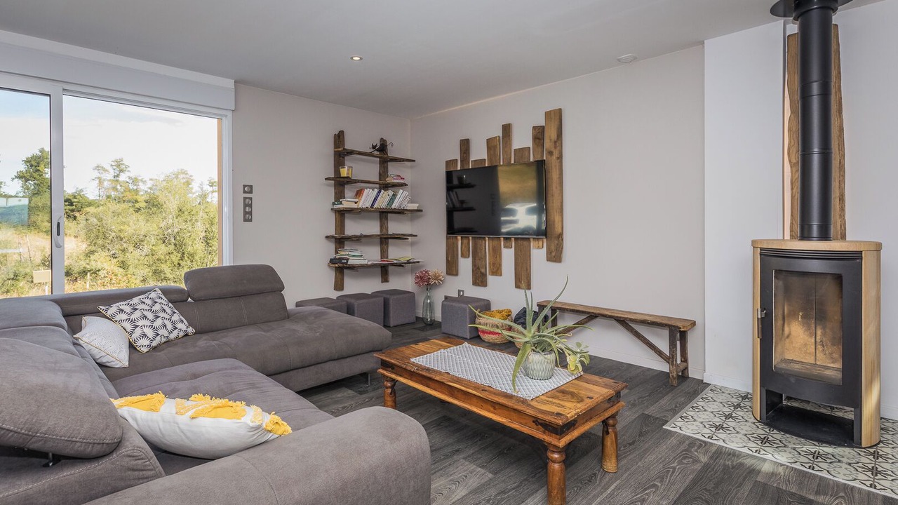 Photo of Livingroom in Saint-Pantaleon-de-Larche