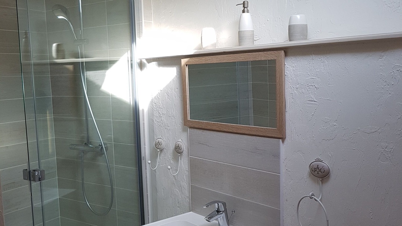 Photo of Bathroom in Saint-Pierre-d'Amilly