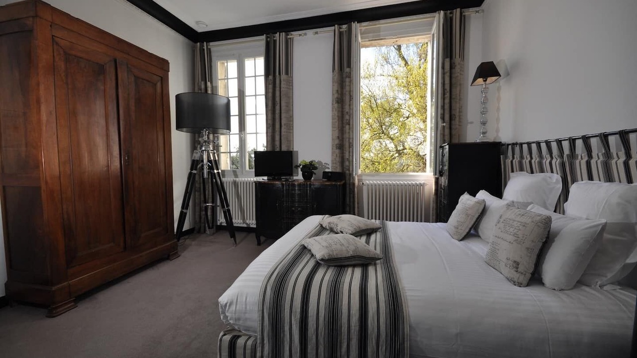 Photo of Bedroom in Saint-Loubes