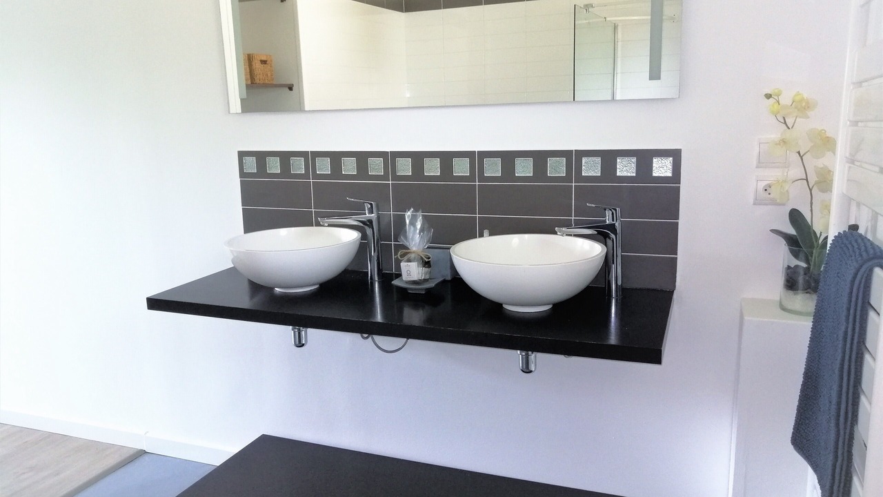 Photo of Bathroom in Messanges