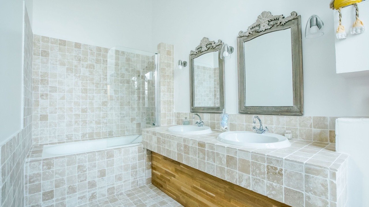 Photo of Bathroom in Benest
