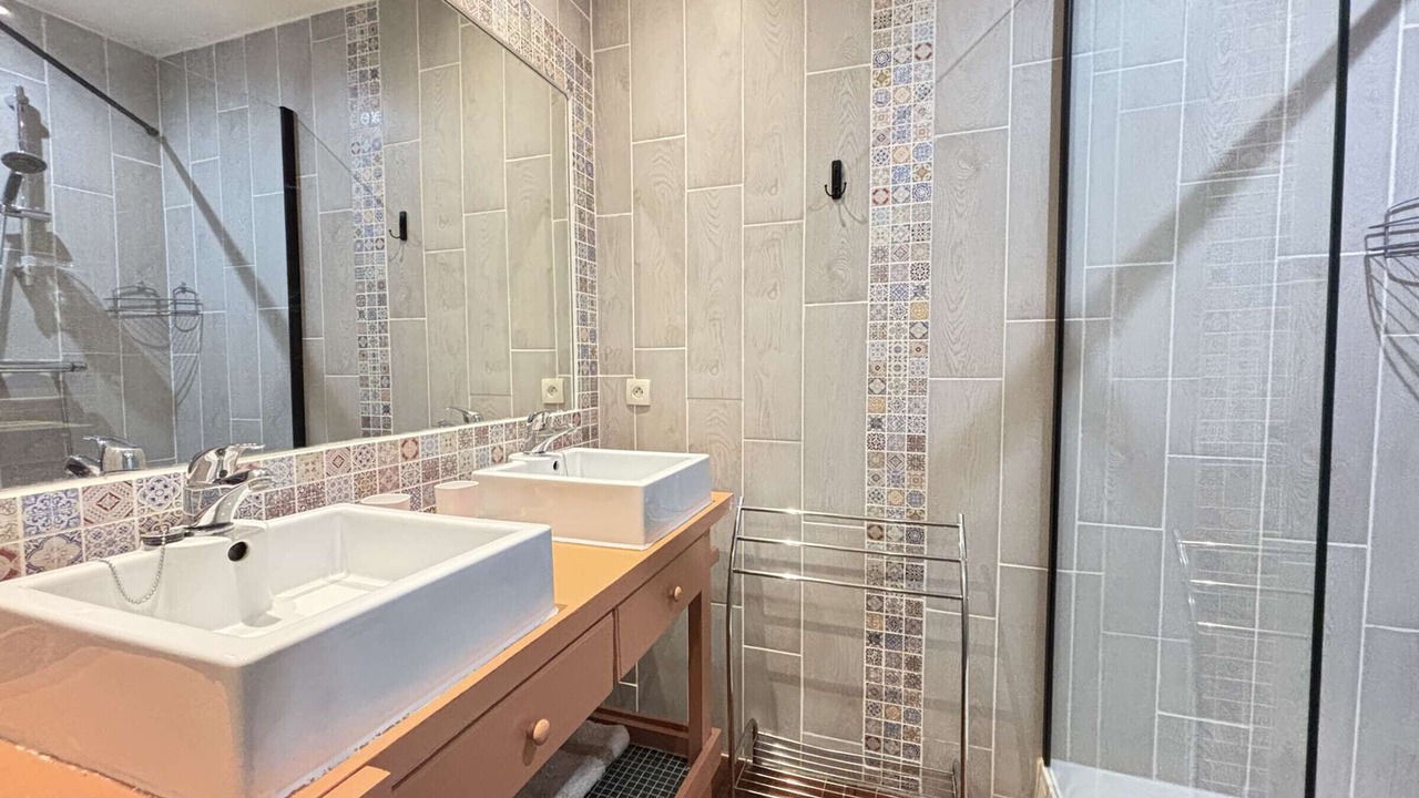 Photo of Bathroom in La Rochelle City Centre