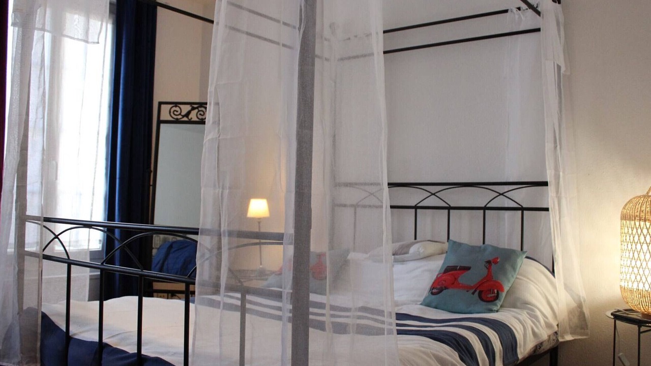 Photo of Bedroom in La Rochelle City Centre