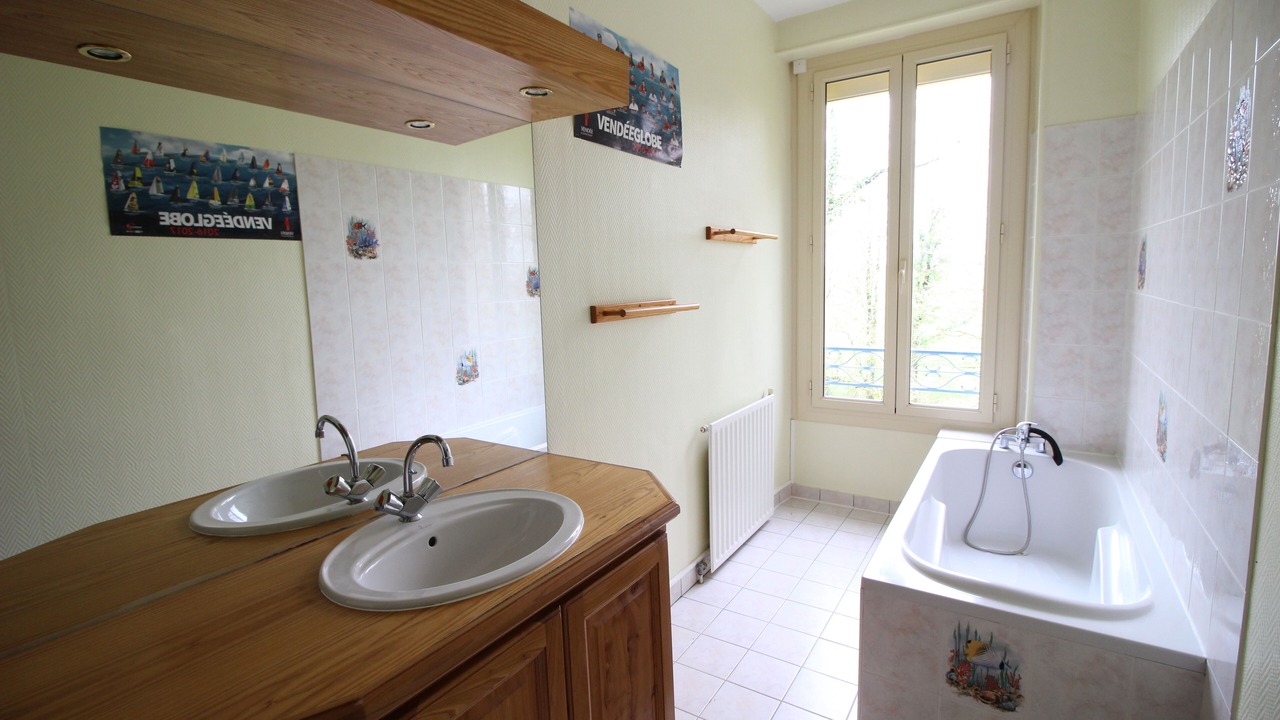 Photo of Bathroom in Pamproux