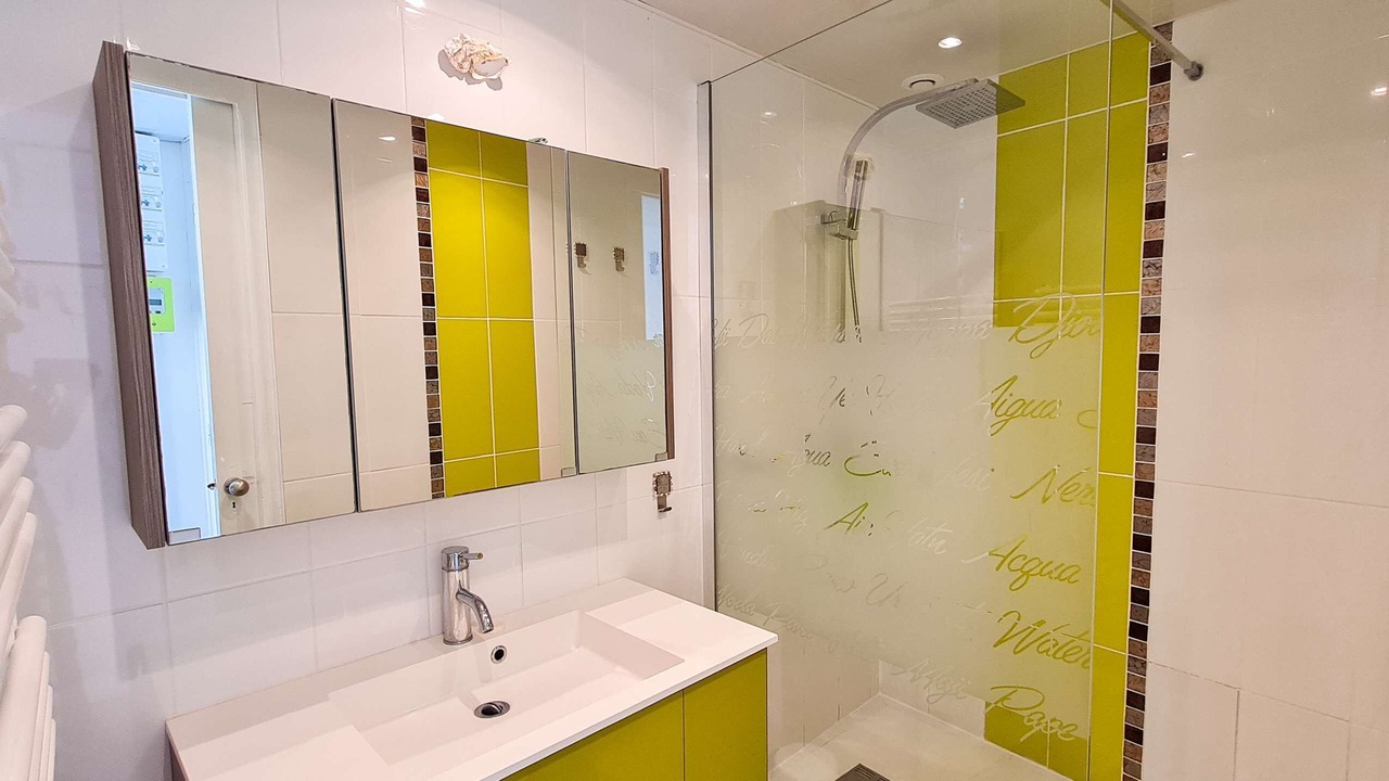 Photo of Bathroom in La Couarde-sur-Mer