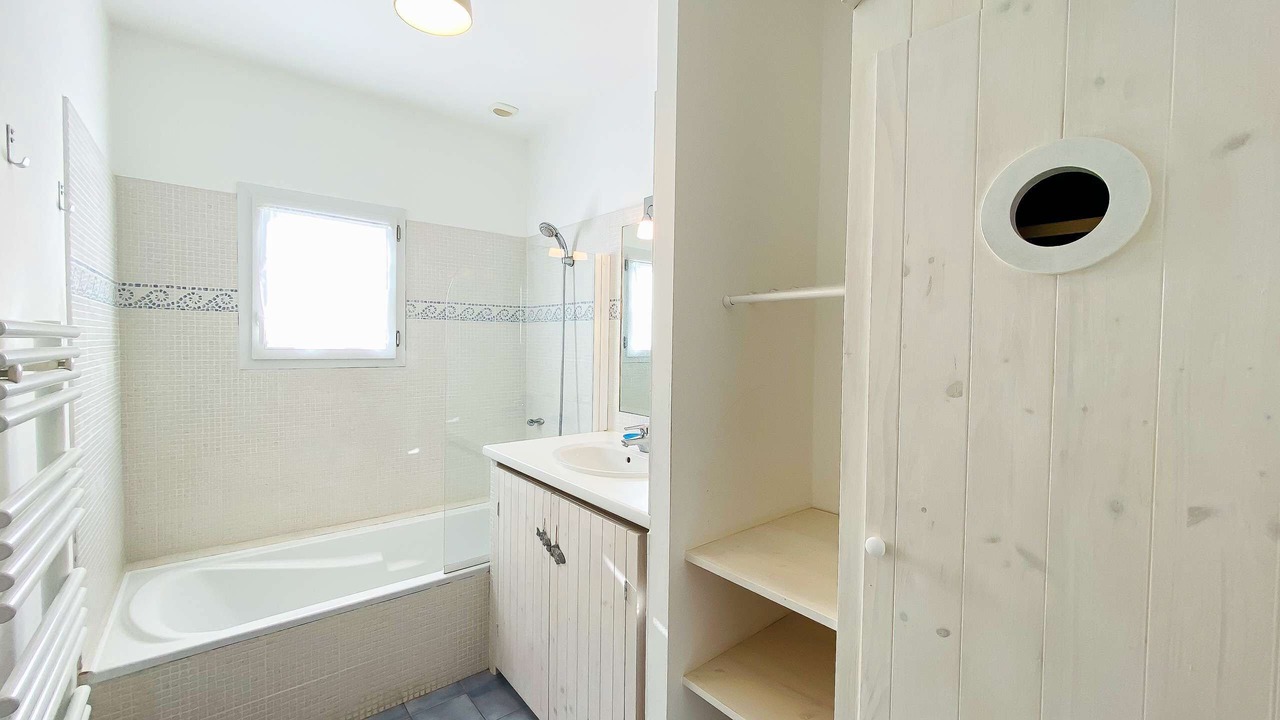 Photo of Bathroom in Le Bois-Plage-en-Re