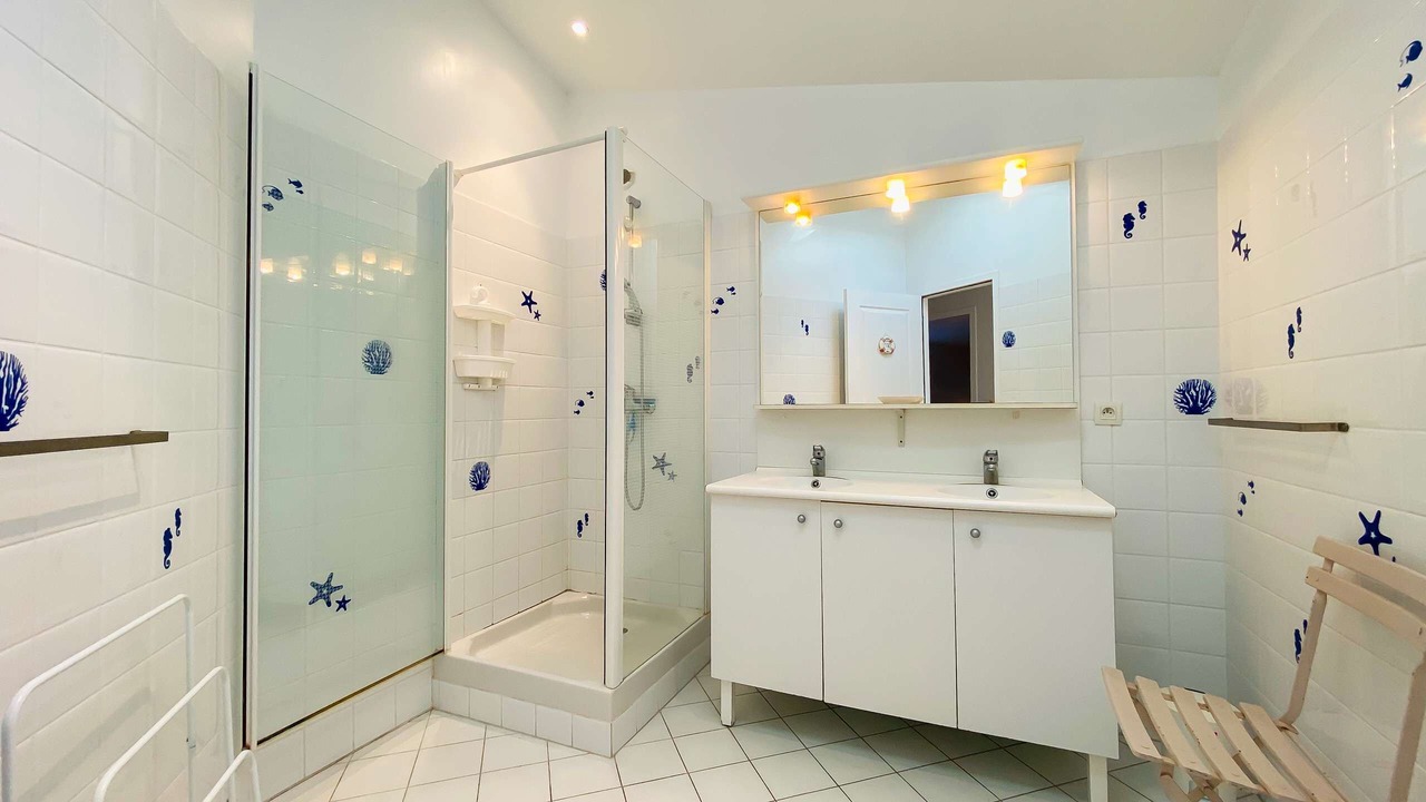 Photo of Bathroom in La Couarde-sur-Mer