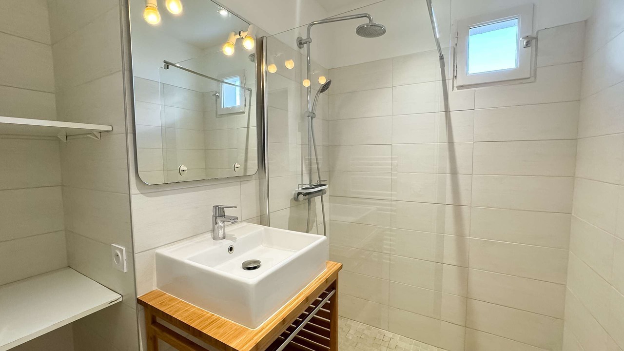 Photo of Bathroom in La Couarde-sur-Mer