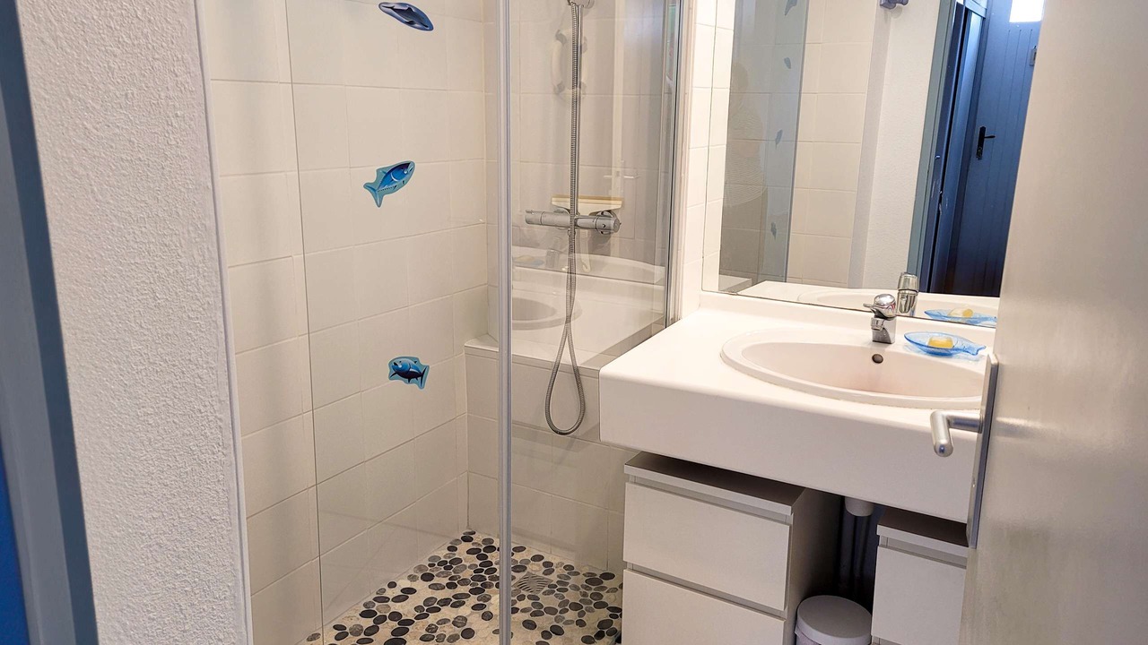 Photo of Bathroom in La Couarde-sur-Mer