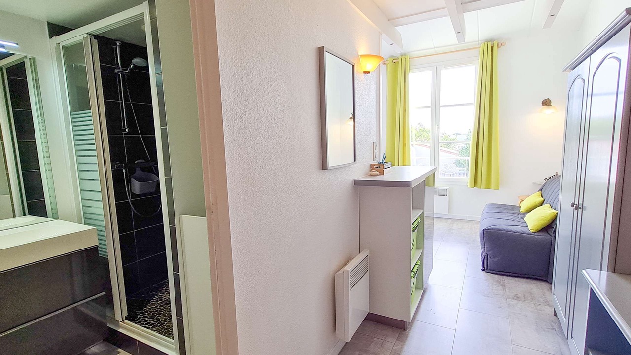 Photo of Bathroom in La Couarde-sur-Mer