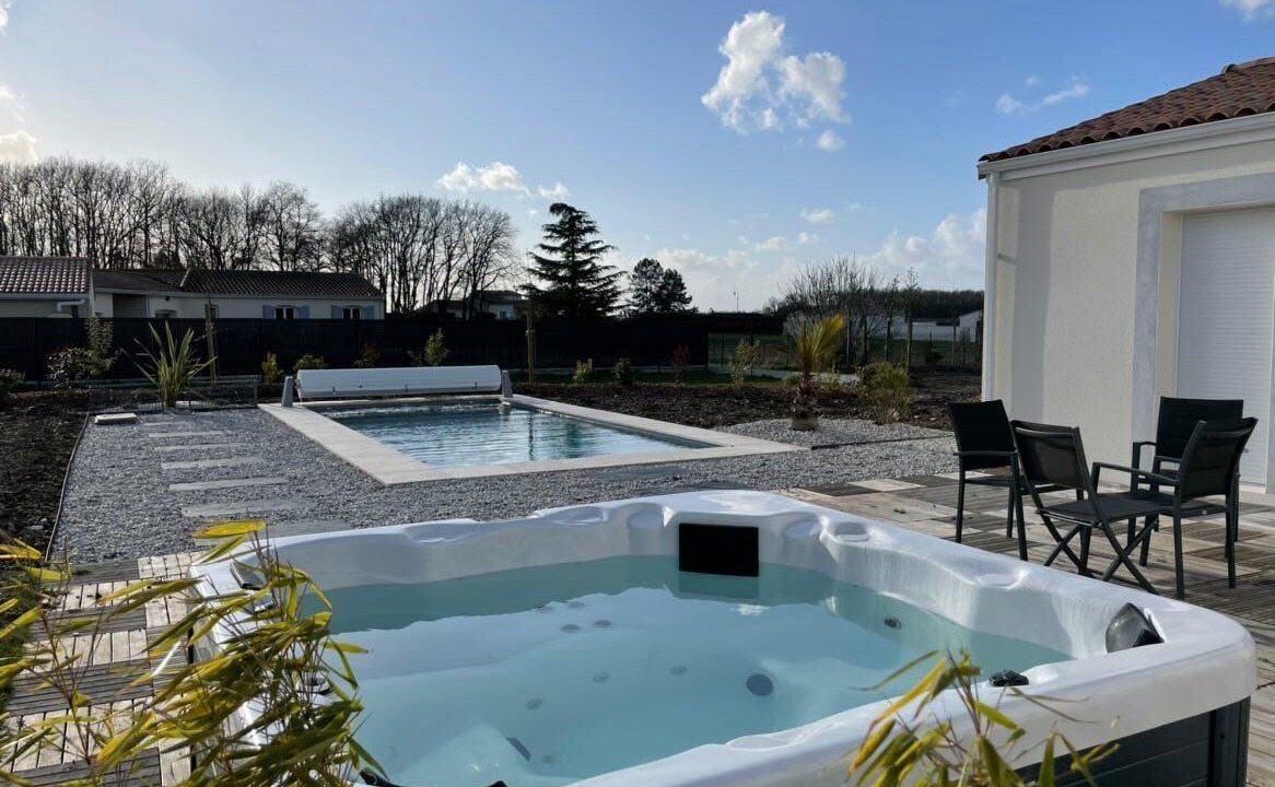Photo of Outdoor in Salignac-sur-Charente