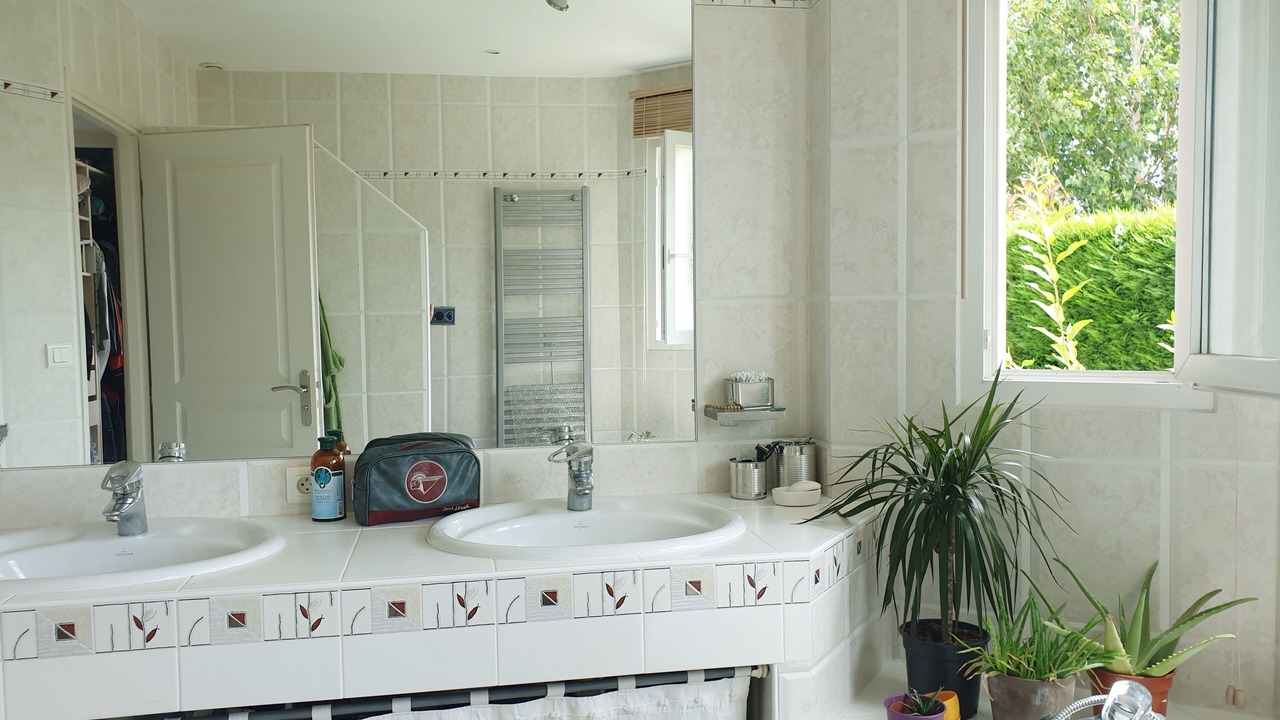 Photo of Bathroom in Mios