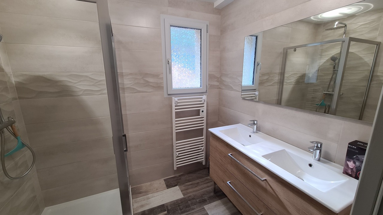 Photo of Bathroom in Saint-Leon-sur-Vezere