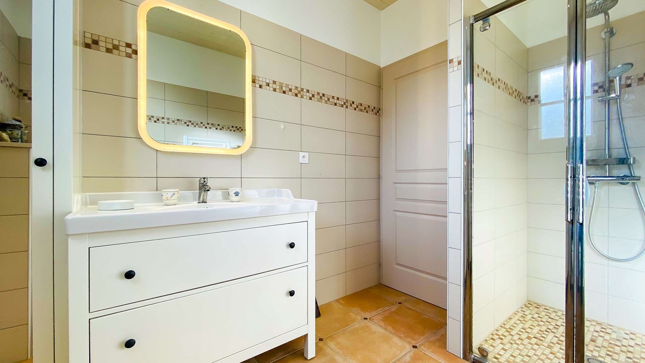 Photo of Bathroom in La Couarde-sur-Mer