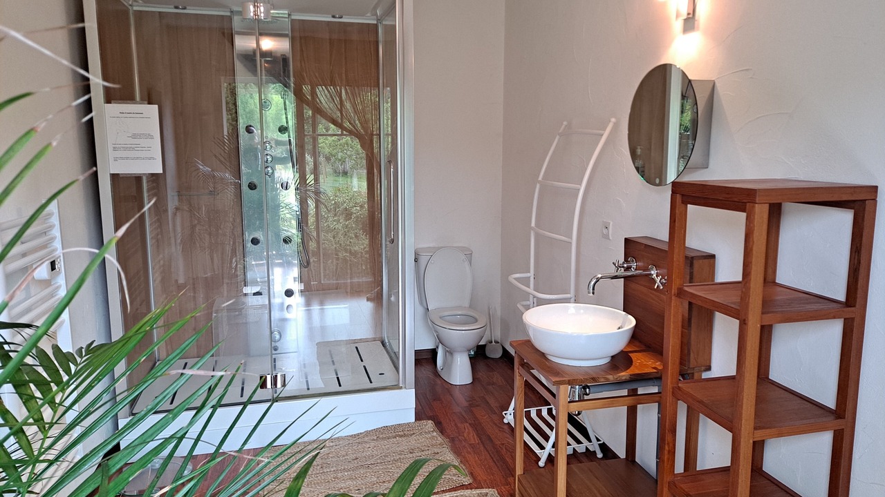 Photo of Bathroom in Parentis-en-Born