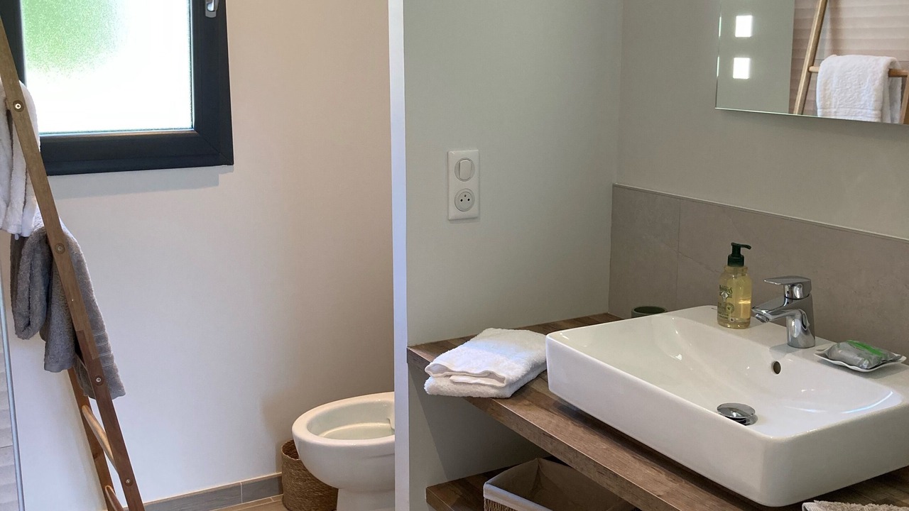 Photo of Bathroom in Messanges