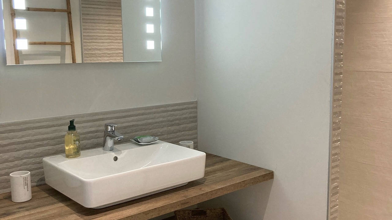 Photo of Bathroom in Messanges