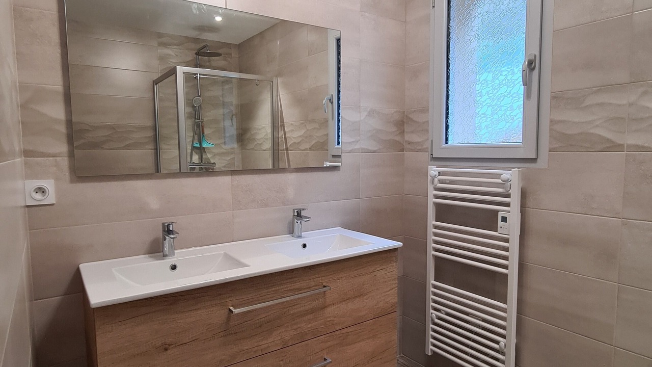 Photo of Bathroom in Saint-Leon-sur-Vezere