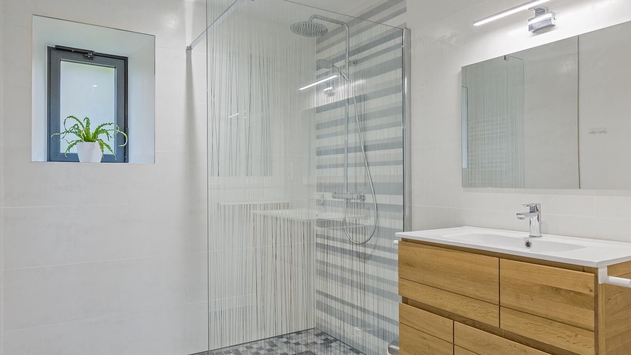 Photo of Bathroom in Chef-Boutonne