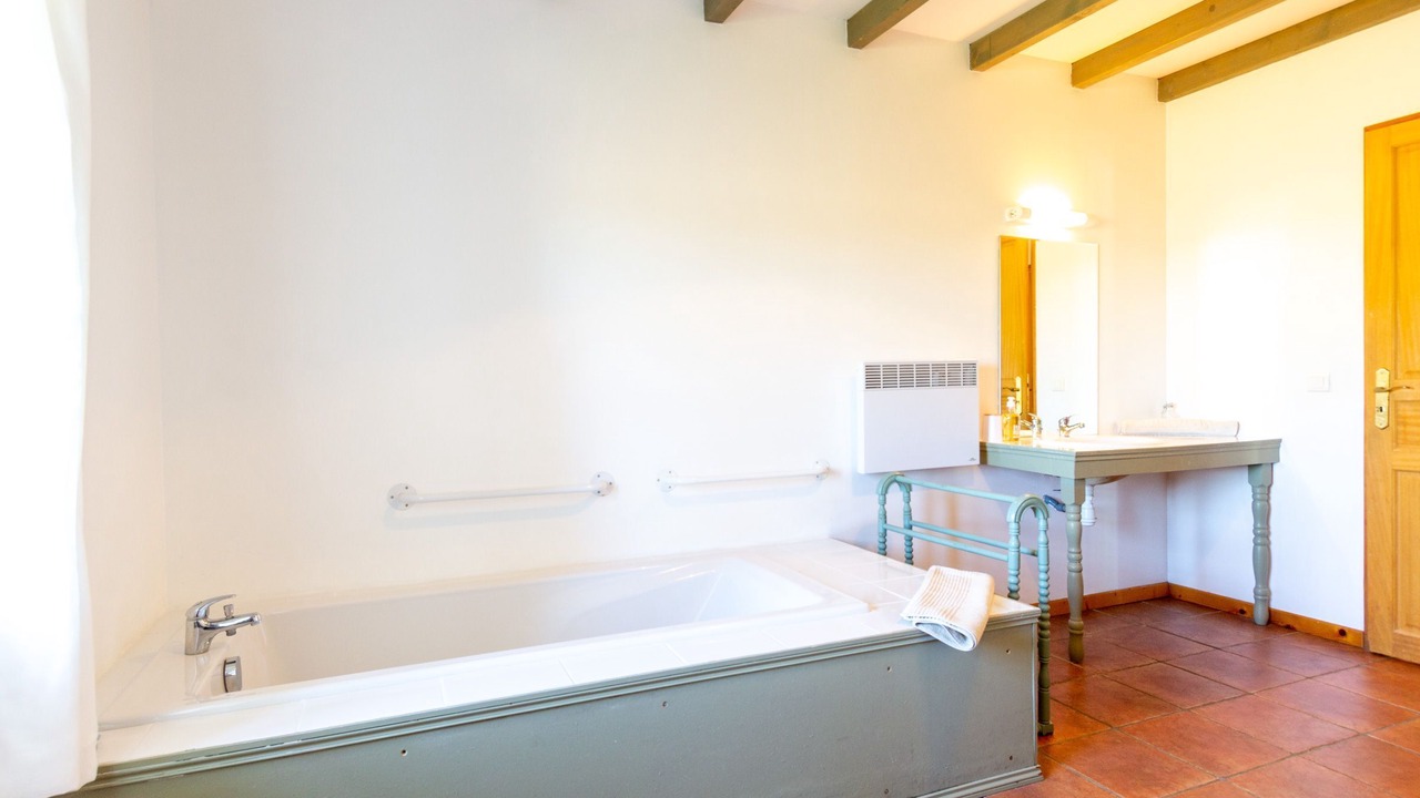Photo of Bathroom in Pardaillan