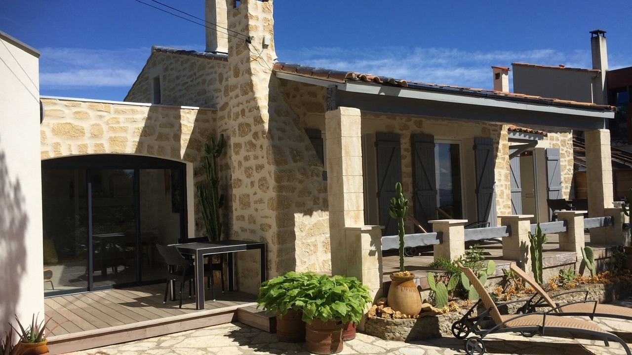 Photo of Patio Balcony in Ensues-la-Redonne