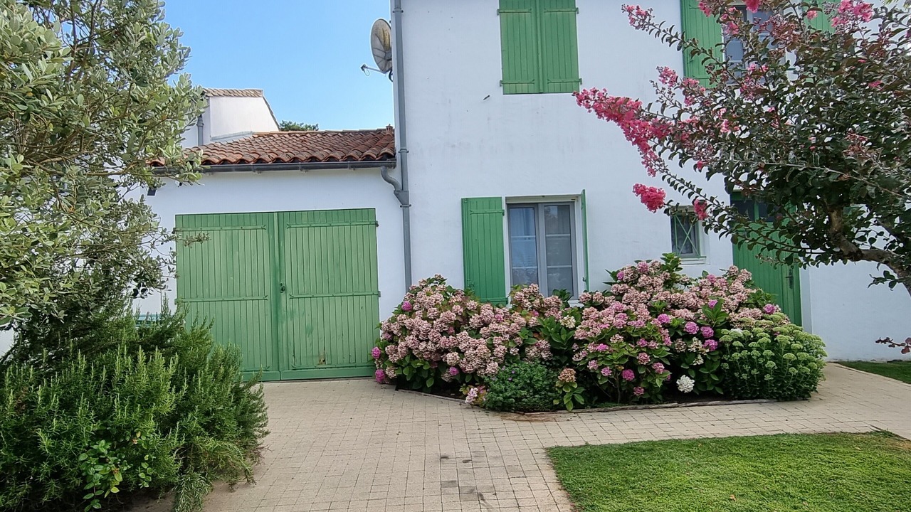 Photo of Outdoor in Ars-en-Re