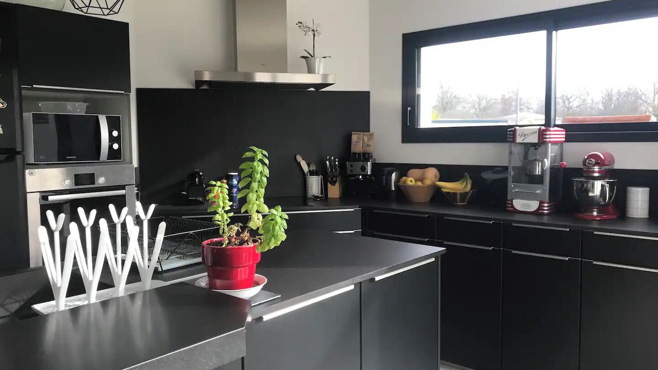 Photo of Kitchen in Saint-Medard-en-Jalles