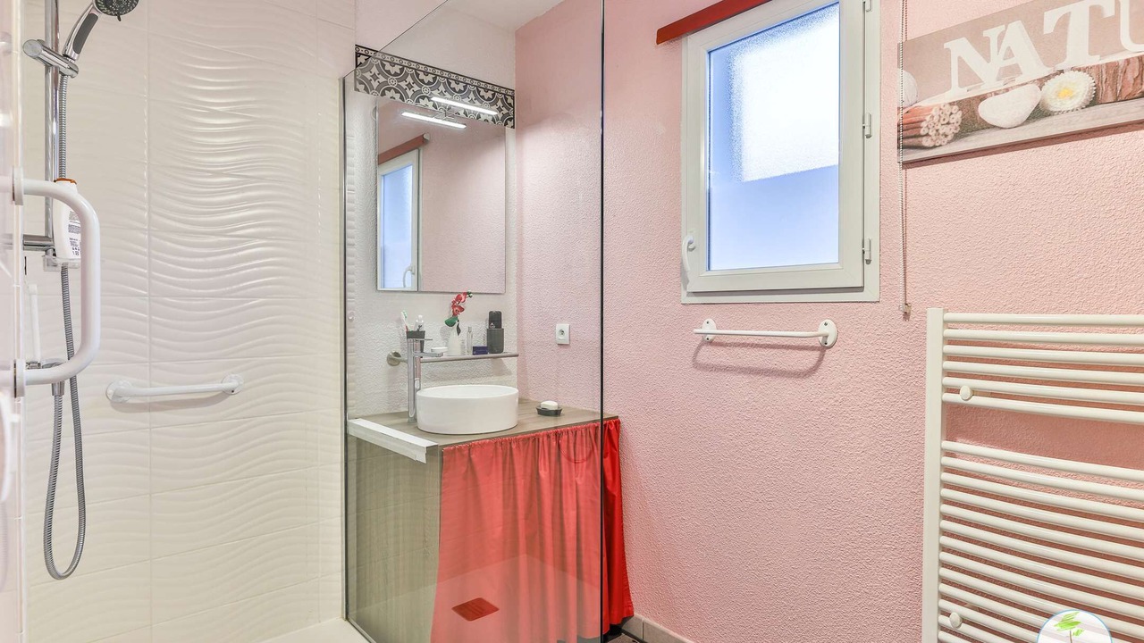 Photo of Bathroom in Parentis-en-Born