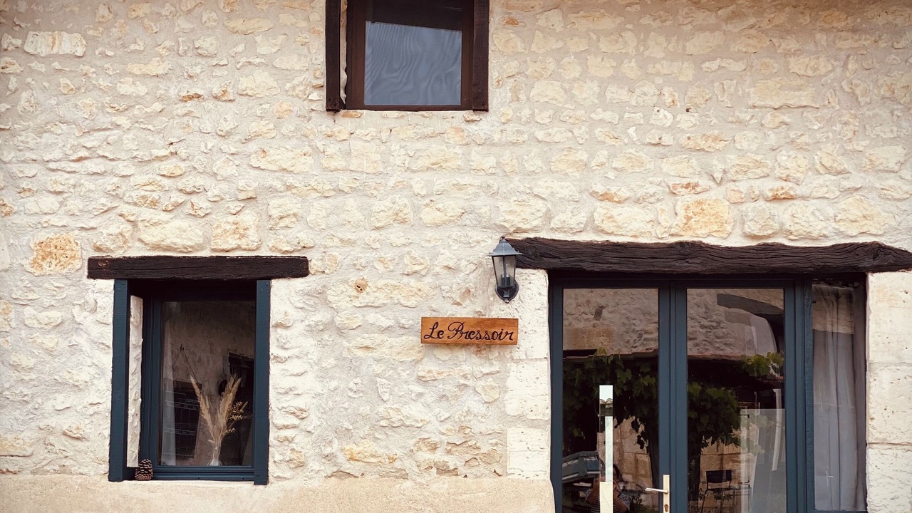 Photo of Patio Balcony in Champagne-et-Fontaine