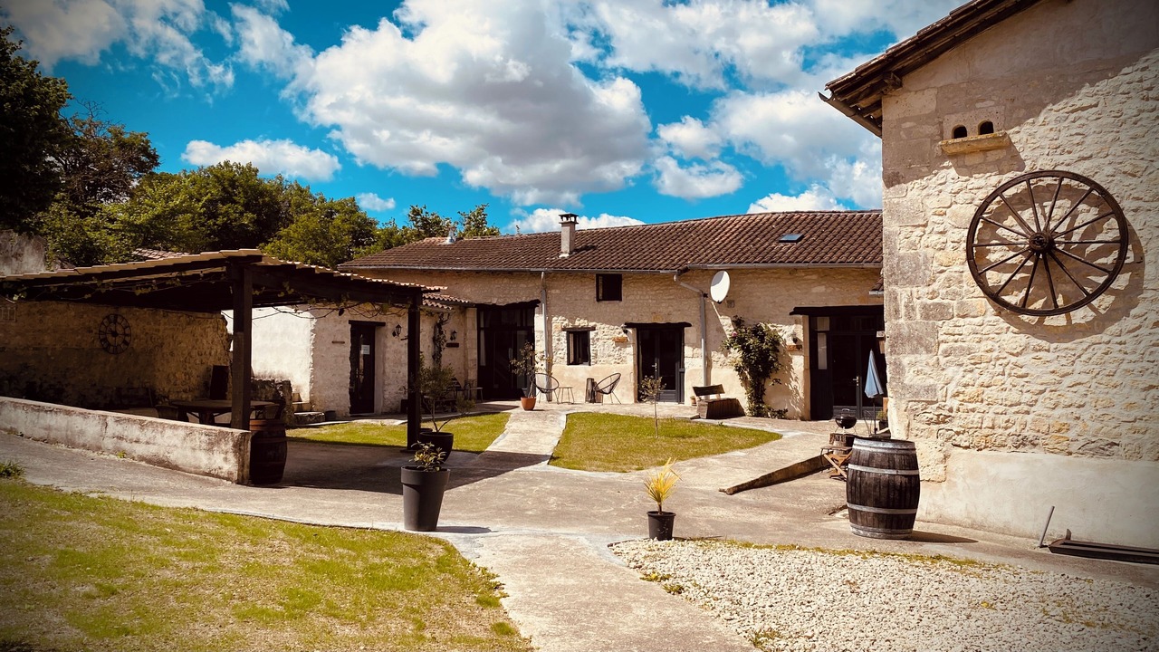 Photo of Outdoor in Champagne-et-Fontaine