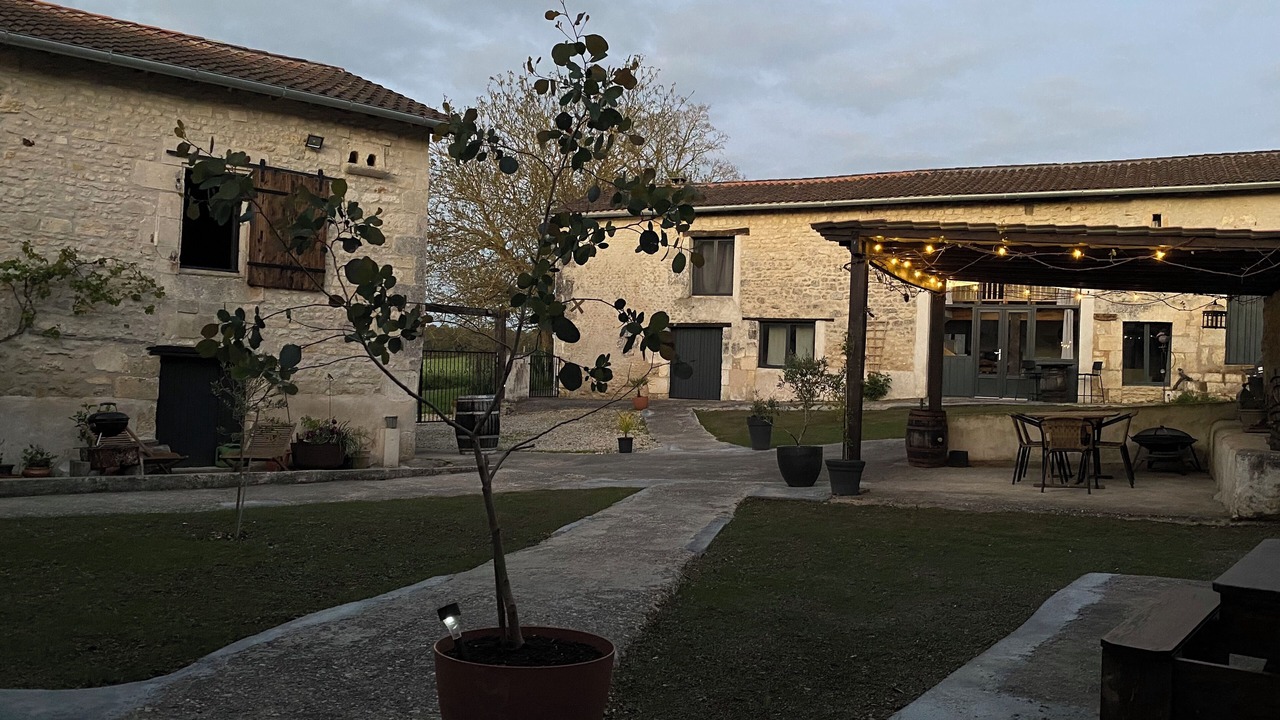 Photo of Patio Balcony in Champagne-et-Fontaine