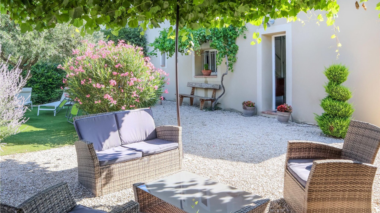 Photo of Outdoor in Violes