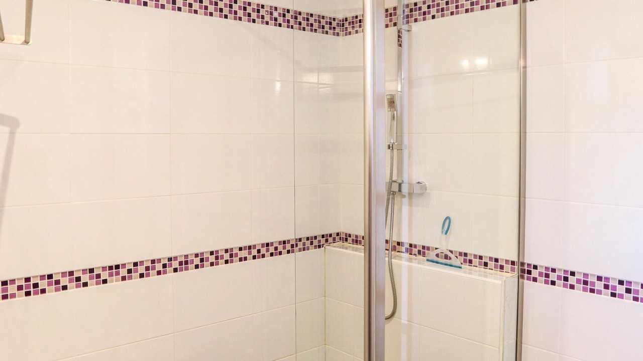 Photo of Bathroom in Violes