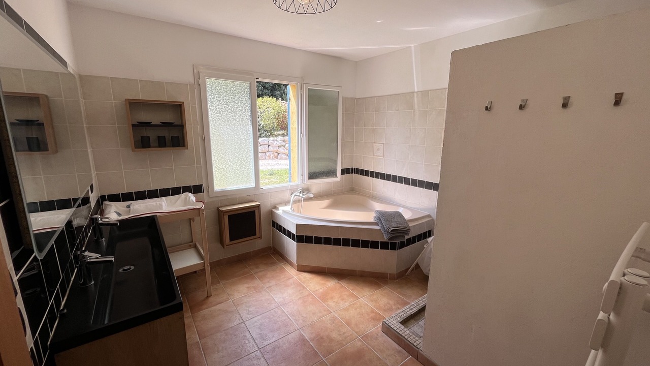 Photo of Bathroom in Merindol