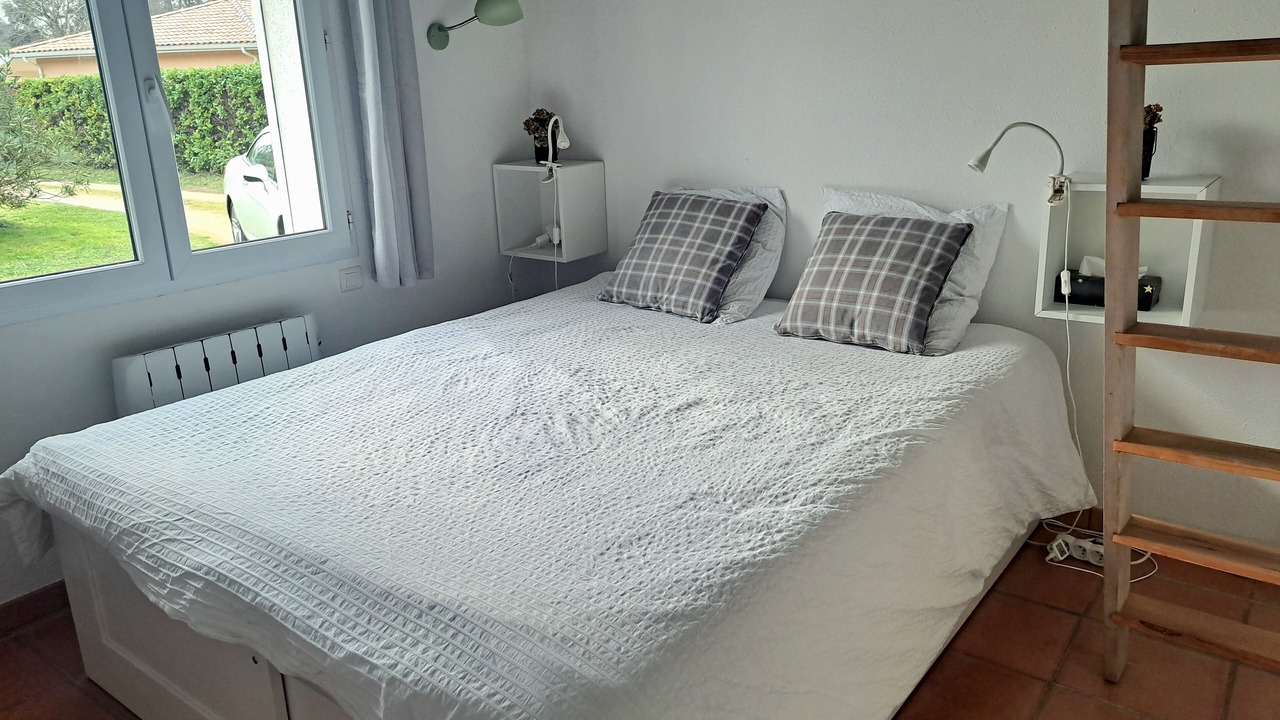Photo of Bedroom in Messanges