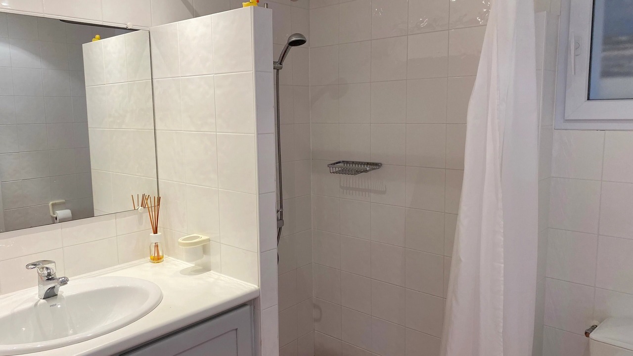 Photo of Bathroom in Messanges