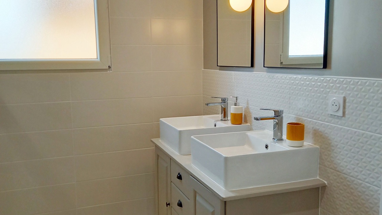 Photo of Bathroom in Grayan-Et-L'Hopital