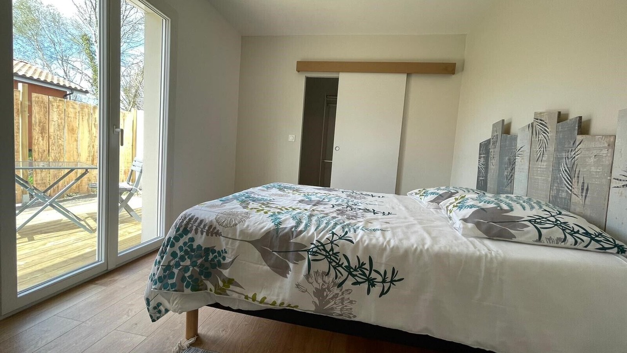 Photo of Bedroom in Parentis-en-Born
