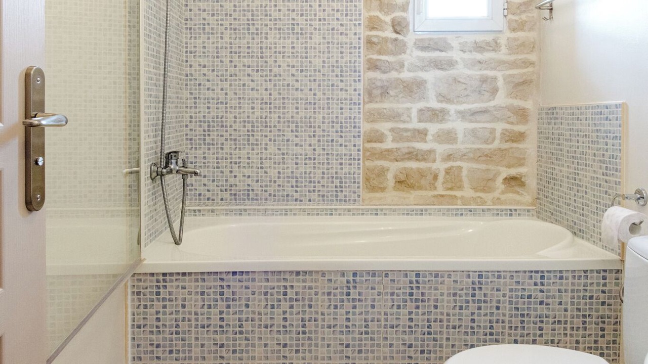 Photo of Bathroom in Villeneuve-la-Comtesse