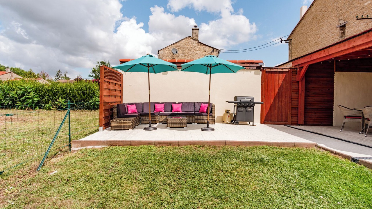Photo of Patio Balcony in Villeneuve-la-Comtesse