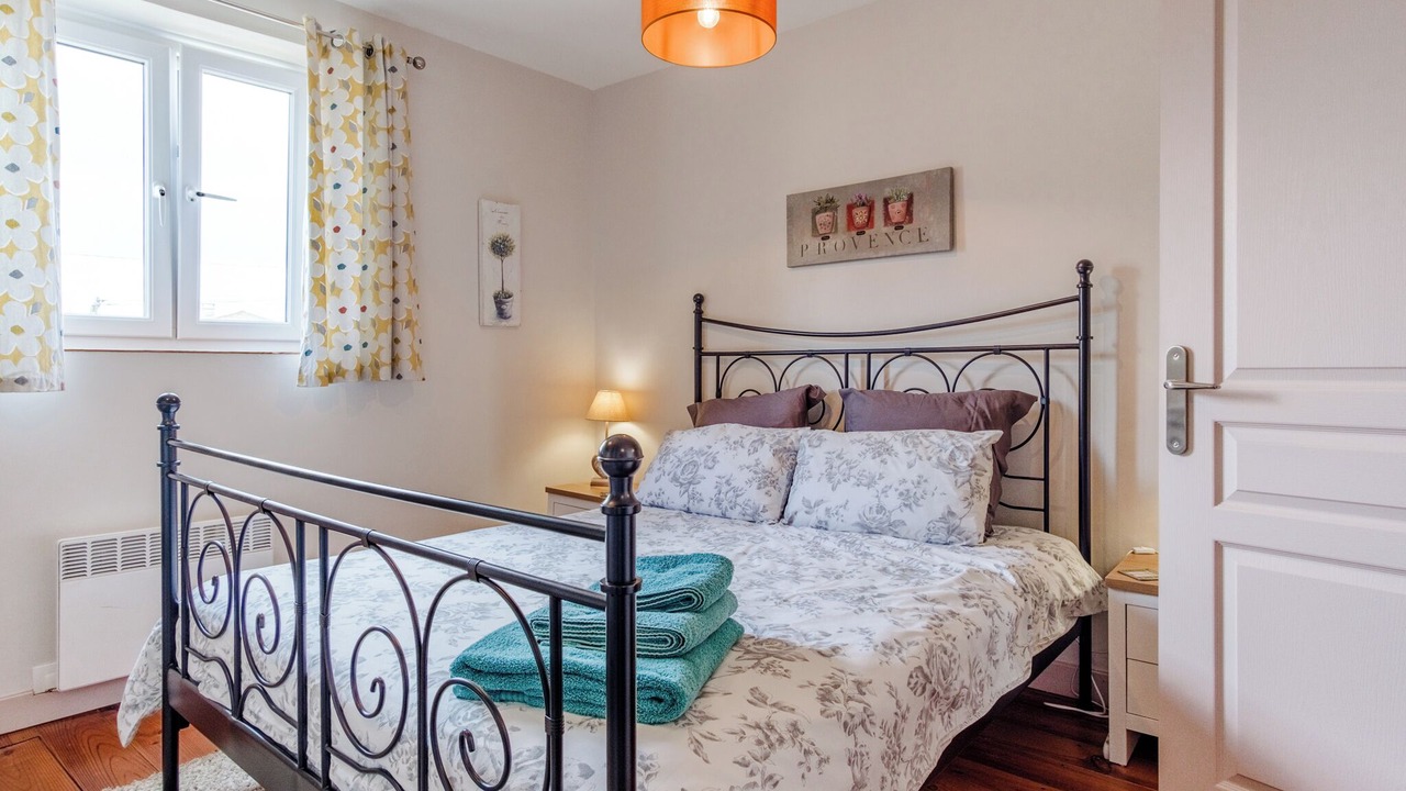 Photo of Bedroom in Villeneuve-la-Comtesse