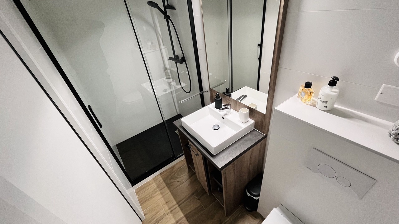 Photo of Bathroom in Messanges