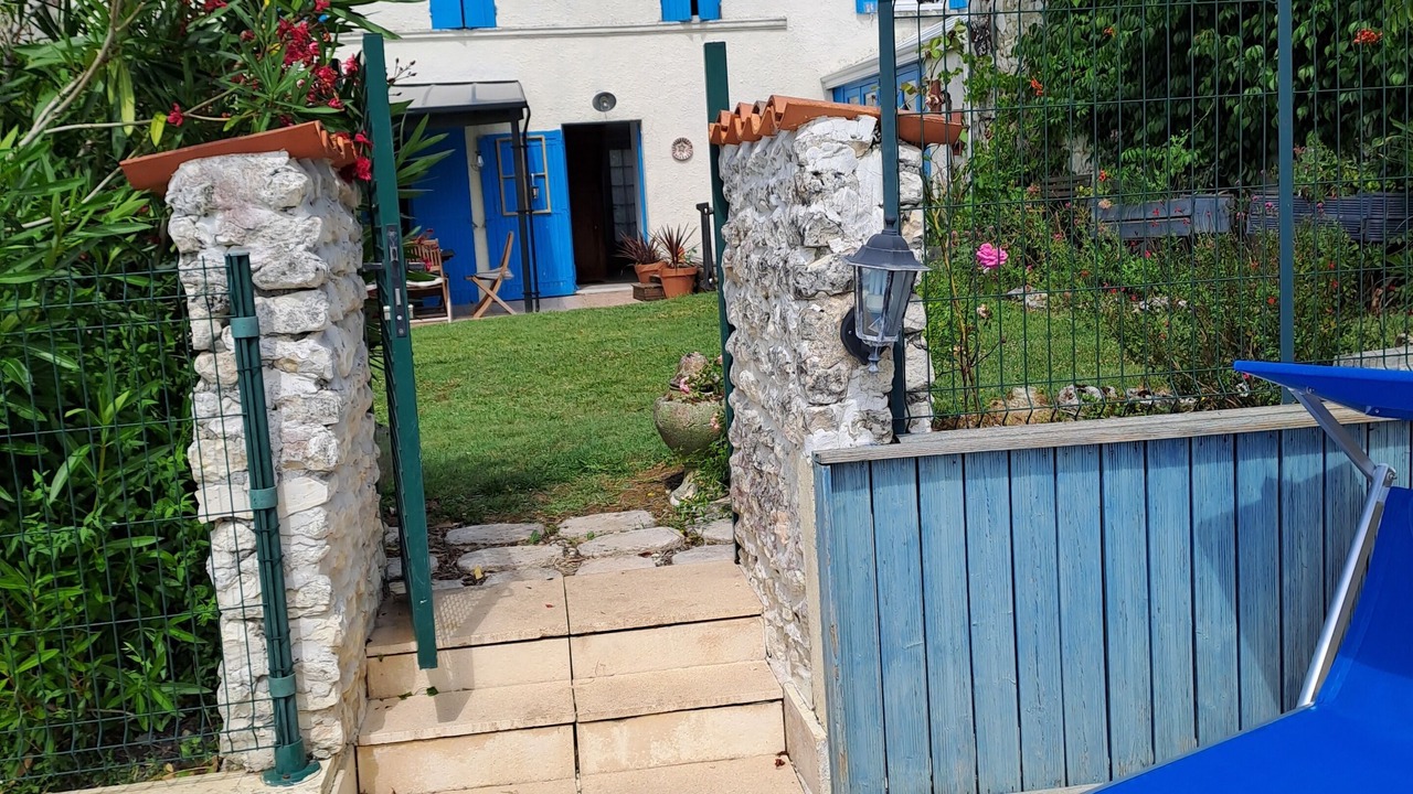 Photo of Patio Balcony in Saint-Georges-Antignac