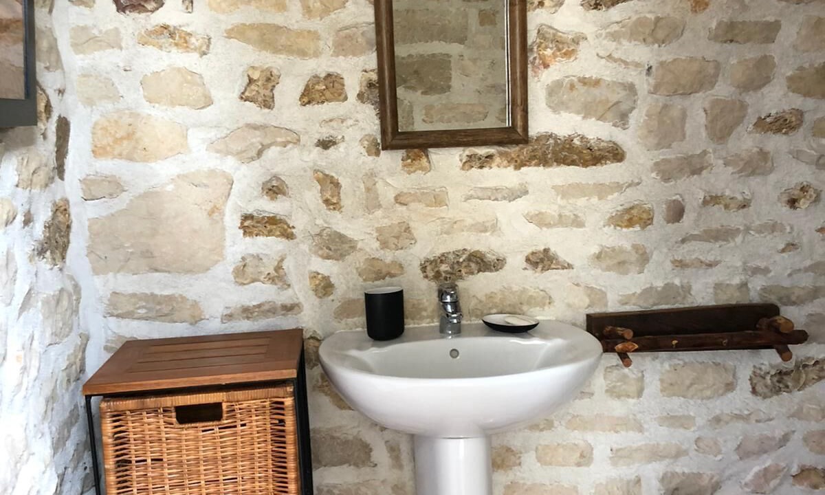 Photo of Bathroom in Champagne-Mouton