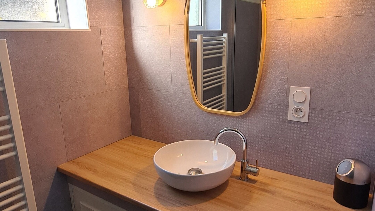 Photo of Bathroom in Domino