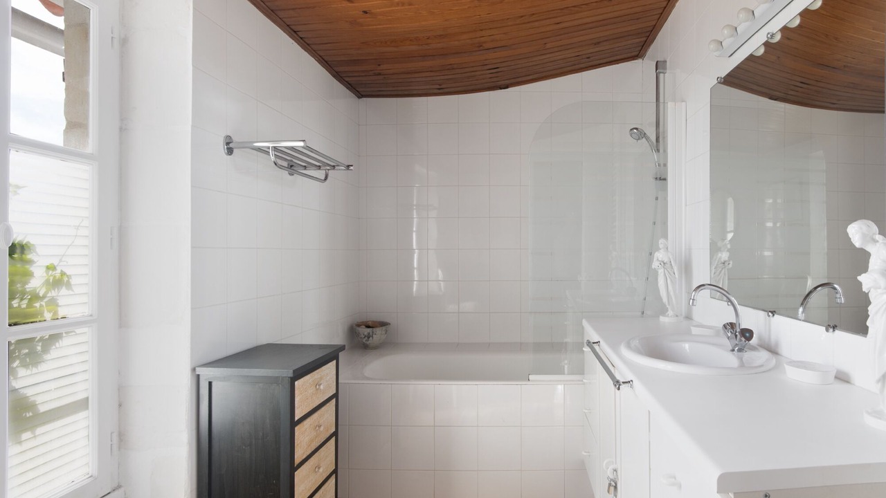 Photo of Bathroom in La Couarde-sur-Mer