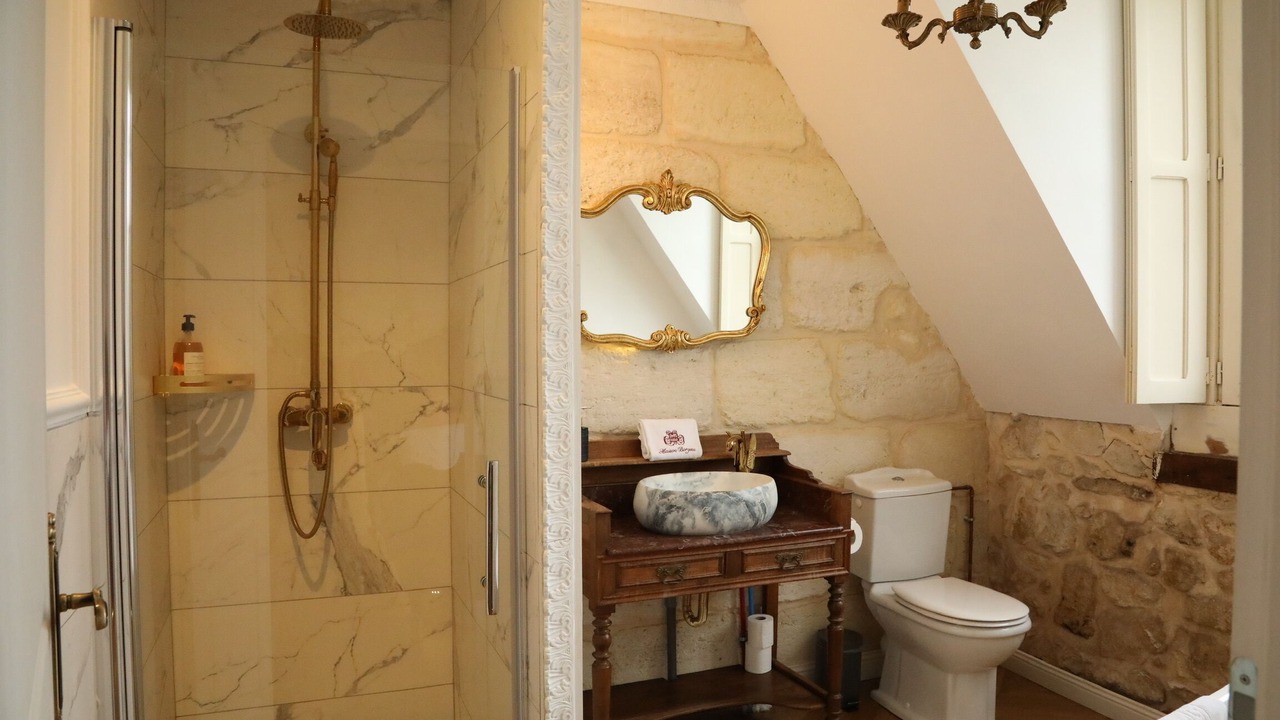 Photo of Bathroom in Blaye